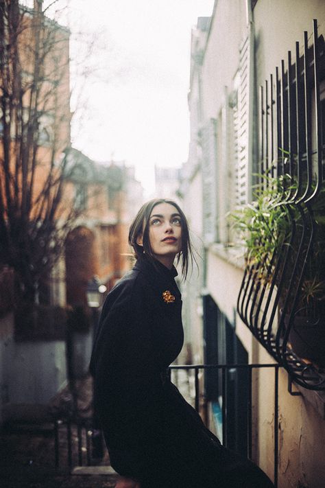 Charleen Weiss in Paris on Behance Charleen Weiss, Street Photography Model, Photoshoot London, Street Photography Portrait, Travel Pictures Poses, Street Portrait, Paris Photography, Fashion Photography Inspiration, Street Fashion Photography