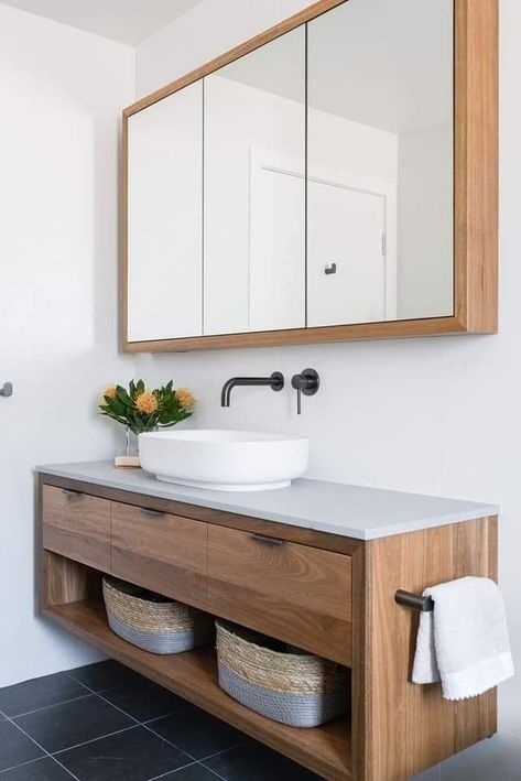 Maximize style in small spaces with these unique vanity concepts. Opt for space-saving designs, clever storage solutions, and multifunctional elements. Turn your compact bathroom into a stylish oasis without compromising on functionality. 🚿🌈 #smallspacedesign #uniquevanity #cleverstorage #stylishoasis #bathroomvanityideas Drømme Bad, Dekorere Bad, Timber Vanity, Kabinet Dapur, Bathroom Design Inspiration, Bathroom Design Decor, Bathroom Layout, Simple Bathroom, Bathroom Design Small