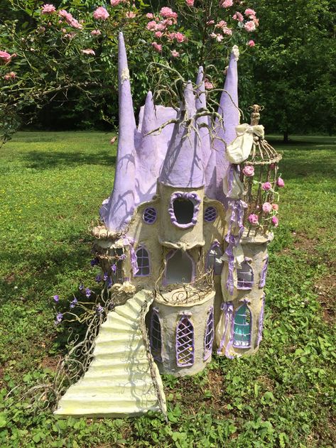 Fairy House Diy Cardboard, Paper Mache Castle, Castle Dollhouse Diy, Fairy Doll House, Diy Mini House, Castle Dollhouse, Fairy Dollhouse, Fairy Diy, Paper Mache Dolls