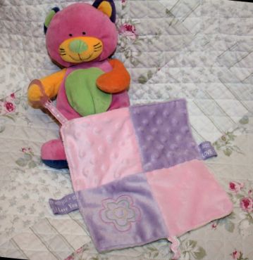 Leftover Minky Ideas, Tag Blankets, Baby Quilt Patterns Easy, Pacifier Strap, Tag Blanket, Lovey Pattern, Simple Embroidery Designs, Baby Quilt Patterns, Minky Baby