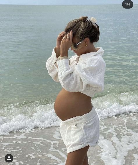 Daisy And Ryke, Honeymoon Nails, Maternity Photography Outfits, Prego Outfits, Summer Pregnancy Outfits, Casual Maternity Outfits, Cute Pregnancy Pictures, Winter Maternity Outfits, Beach Makeup