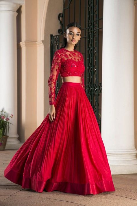 Couture, Lehenga Styles, Ridhi Mehra, Lehenga Designs Simple, Indian Outfits Lehenga, Wedding Lehenga Designs, Lehnga Dress, Lehnga Designs, Bridal Lehenga Red