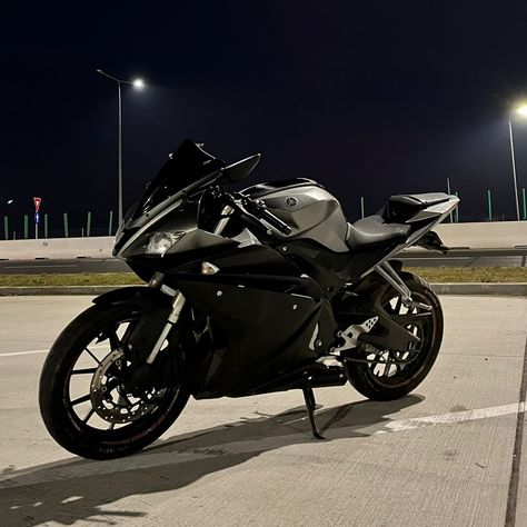 Yamaha YZF R-125 ~ 2016 Motorcycle Yamaha Yzf R125, Yamaha R3 Black, Yamaha R7 Black, Black Yamaha R1, Motos Aesthetic, Bikes Aesthetic, Yamaha R6 Black, Motorbike Aesthetic, Yamaha R15 V4