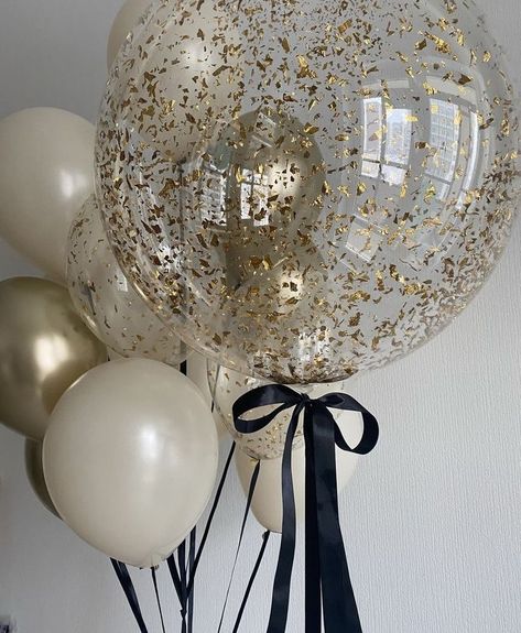 Balloon Decorations Neutral, 30th Backdrop Ideas, Golden Birthday Ideas For Women, Decorations 18th Birthday, Party Theme Decorations, 17. Geburtstag, 18th Birthday Party Themes, Ballon Party, Birthday Aesthetic
