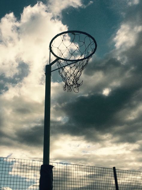 Netball Background, Netball Wallpaper Aesthetic, Aesthetic Netball Pictures, Aesthetic Netball, Netball Photography, Netball Aesthetic Wallpaper, Netball Wallpaper, Bola Jaring, Netball Aesthetic