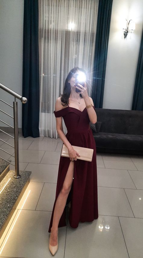 Dark Red Dress Accessories, Formal Maroon Dress, Maroon Long Dress Formal, Bridesmaid Maroon Dress, Dark Colour Dresses, Maroon Formal Dresses, Burgundy Dress Jewelry Ideas, Dark Burgundy Prom Dress, Maroon Red Prom Dress