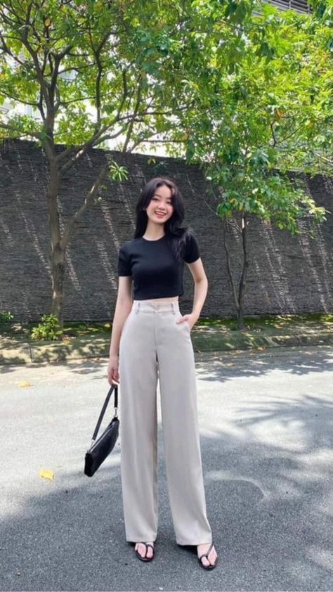 Fesyen Korea, Lakaran Fesyen, Korean Outfit Street Styles, Halloween Tattoo, Pakaian Feminin, Casual College Outfits, Korean Casual Outfits, Everyday Fashion Outfits, Casual Day Outfits