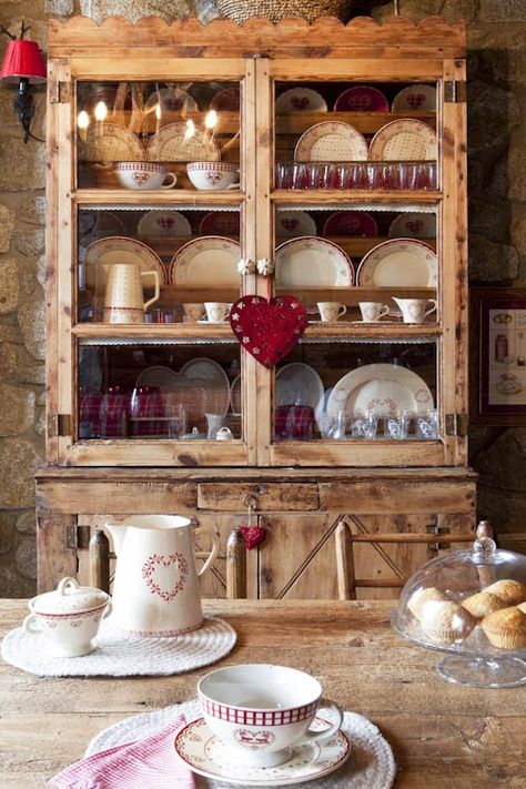 Cottage Style, Deco Champetre, Chalet Design, Country Chic, Country Kitchen, Country Cottage, Country Decor, My Dream Home, China Cabinet