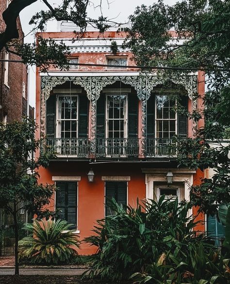 Galveston Aesthetic, American Colonial Architecture, New Orleans Interior Design, New Orleans Apartment, New Orleans Garden District, Louisiana Creole, Nova Orleans, New Orleans Architecture, Louisiana Style