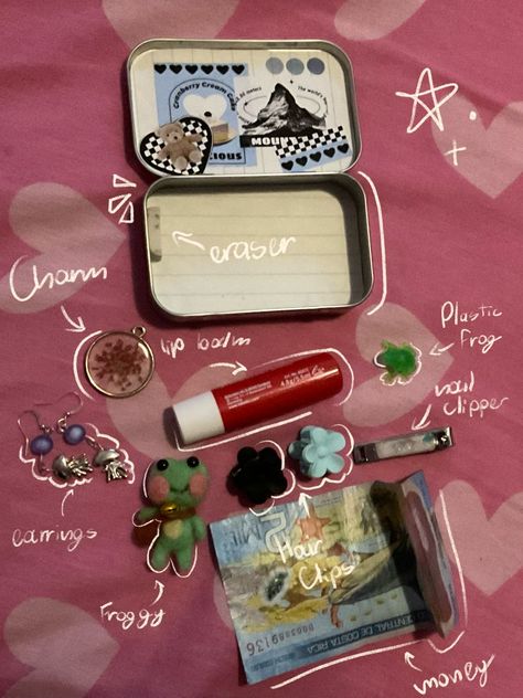 :D Upcycling, How To Make An Altoids Wallet, Aesthetic Altoids Wallet, Altoid Wallet Aesthetic, Altoid Wallets Aesthetic, Barkleys Mints Wallet, Tin Wallet Aesthetic, Altoids Wallet Outside, Alto Is Wallet