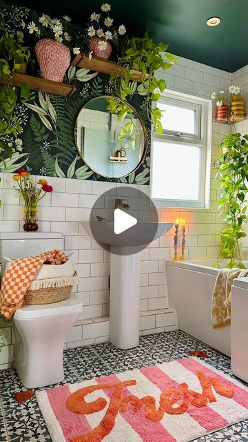 Rachel Verney on Instagram: "✨💚Bathroom Refresh 💚✨  I finally plucked up the courage to paint my tiny bathroom ceiling and I LOVE it!   The lovely Far’s ( @thehousewiththepinkbed) black bathroom ceiling has been living rent free in my brain for some time now. The fact she went for such a dark colour in a small space gave me the confidence that I could pull off the green ceiling of my dreams. I know I have a low ceiling but the room looks small no matter what, so I’m embracing it and I think it looks cosy. I think it looks bold with with the little gold pops on the light covers, mirror and storage baskets and I can’t believe I waited so long to do it!   I think it’s probably to be a love it or hate it look, which camp are you in?  #maximalisthome #upcycle #diy #stopandstaredecor #bathroom Upcycling, Colored Ceiling Bathroom, Black Bathroom Ceiling, Small Colorful Bathroom, Colorful Small Bathroom, Green Small Bathrooms, Passed The Vibe Check, Green Bathroom Paint, Bathroom Decor Colorful