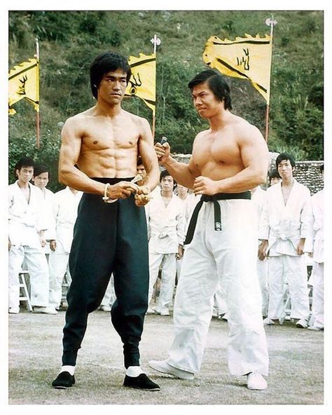 Bruce Lee and Bolo Yeung Enter The Dragon 1973 Bolo Yeung, Merle Oberon, Bruce Lee Martial Arts, Martial Arts Instructor, Kung Fu Movies, Bruce Lee Photos, Jeet Kune Do, Martial Arts Movies, Pencak Silat