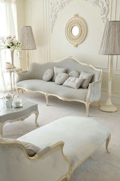 Gorgeous cabiriole leg sofa and chaise make up this classic french living room. The muted colors create a sophisticated flair. #french, #sofa, #chaise, #livingroom photo: juliettesinteriors.co.uk Ivory Living Room, Diy French Country Decor, French Country Decorating Living Room, French Country Rug, French Country Living, French Sofa, French Country Furniture, French Country Living Room, Canapé Design