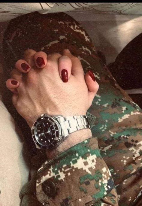 Army Couple Photography, Army Husband, Indian Armed Forces, Soldier Love, Army Wedding, Army Couple Pictures, Sabrina Carpenter Style, Army Couple, Rune Tattoo