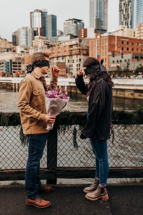 Stranger Shoot Photography, Blind Date Aesthetic, Stranger Couple Photoshoot, Blind Date Photoshoot Ideas, Stranger Photo Sessions, Blind Date Photoshoot, Date Photoshoot, Posing Photography, Couples Shoot