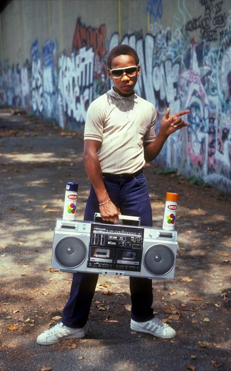 Crazy Legs - classic Martha Cooper photo from The Hip Hop Files Look Hip Hop, Jamel Shabazz, Arte Jazz, Cultura Hip Hop, Mode Hip Hop, 80s Hip Hop, Arte Do Hip Hop, Gangs Of New York, Tableaux Vivants