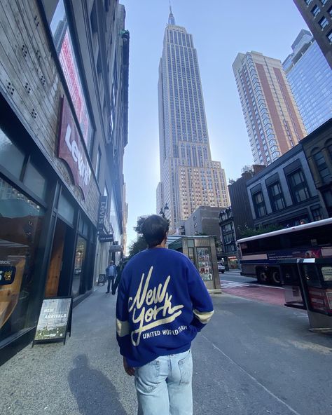 Outfit, zara sweater , blue , aesthetic Photo Ideas Men, New York Photo Ideas, Outfit Zara, Ideas Fotos, New York Photos, Zara Sweater, Insta Inspo, New York Post, Man Photo