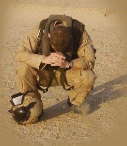 wait with prayer.....this breaks my heart.....so looking forward to the end of ALL wars :0(....just want everyone safe & happy... Women Soldiers, Prayer For Health, Prayer Partner, Army Strong, Support Our Troops, Army Wife, Us Soldiers, Military Heroes, Real Hero