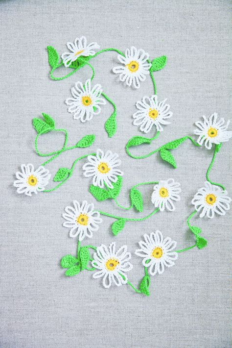 Crochet Garland Pattern, Daisy Garland, Garland Ideas, Crochet Bunting, Crochet Garland, Mercerized Cotton Yarn, Yarn Skein, Yarn Inspiration, Crochet Daisy