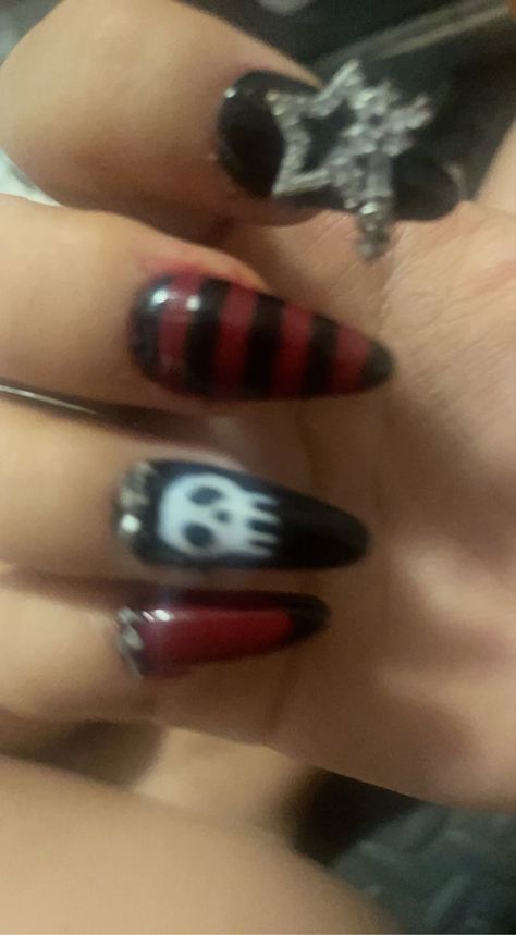 Cat Acrylic Nails Art Designs, Creepy Nail Ideas, Black Grunge Nails, Nail Inspo Red, Alter Faceclaims, Nails Gothic, Punk Nails, Gothic Nails, Goth Nails