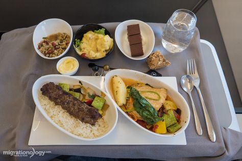 Korean Airplane Food, Airplane Food Ideas, Airplane Dinner, Traditional Korean Food, Flight Food, Business Class Flights, Naengmyeon, Hospital Food, Airplane Food