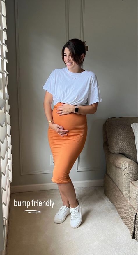 Cute and comfy maternity look, perfect midi skirt for Fall. Details on LTK, affiliate link. Skirt And Tshirt Outfits Maternity, Pregnancy Skirt Outfits, Maternity Skirt Outfits, Comfy Maternity Outfits, Skirt For Fall, Casual Outfits For Moms, Maternity Skirt, Pregnancy Looks, Womens Maternity