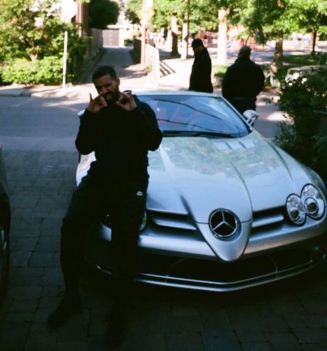 NICE CAR DRIZZY........REALLY EXPENSIVE ONE..@champagnepapi Music In Car, Drake Toronto, Drake Instagram, Drake Music, Drake Fashion, Old Drake, Drake Photos, Drake Drizzy, Drake Graham