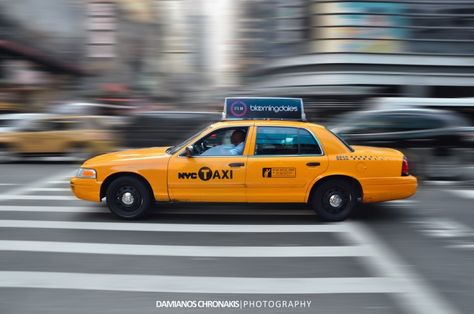 this picture is focused on the main thing in the picture which is the taxi. everything else is blurry. Motion Photography, Panning Photography, Motion Blur Photography, Panning Shot, Speed Photography, Blur Photography, Slow Shutter Speed, Photo Class, Slow Shutter