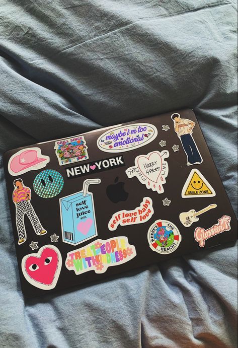 macbook stickers aesthetic Decorating My Macbook, Laptop Inspo Stickers, Cute Stickers For Computers, Chromebook Stickers Ideas, Mac With Stickers, Laptop Stickers Collage Ideas, Mac Book Stickers Ideas, Laptop Sticker Aesthetic, Stickers On Macbook