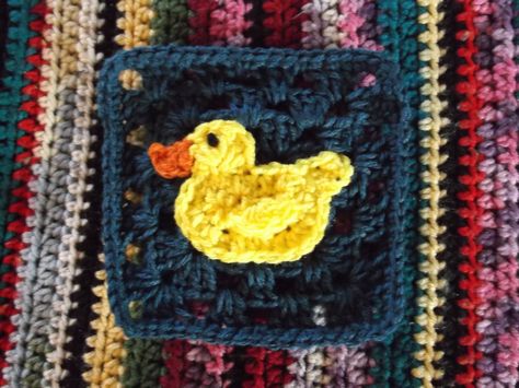 rubber ducky,no pattern, just inspiration Duck Granny Square Pattern, Crochet Duck Granny Square, Kirby Granny Square, Duck Granny Square, Diy Rubber Duck, Cottagecore Man, Halloween Cardigan, Crochet Dinosaur Patterns, Granny Square Projects