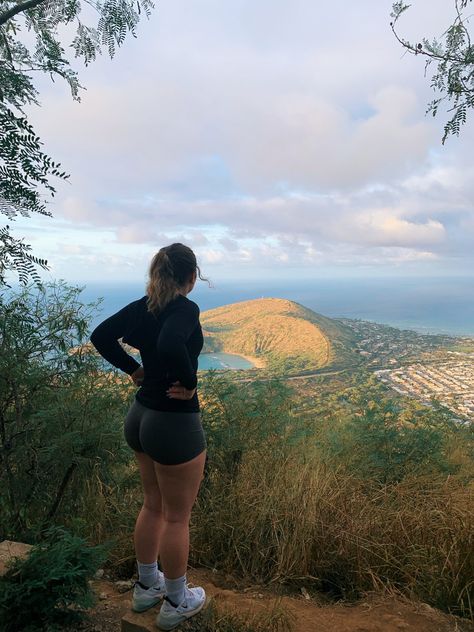 Nature, Hiking Outfit Waterfall, Outdoor Leggings Outfit, Black Women Hiking Outfit, Hiking Swimming Outfit, Hiking Outfit California, Rainforest Hike Outfit, Morning Hike Outfit, Hicking Outfits Aesthetic