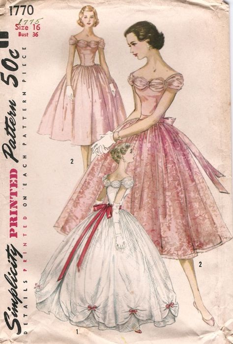 1950s Patterns, Evening Dress Patterns, Patron Vintage, Simplicity Dress, Scale Pattern, Gown Pattern, Vintage Dress Patterns, Pattern Pieces, Fashion Design Sketches