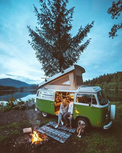 50+ Pics From 'Project Van Life' Instagram That Will Make You Wanna Quit Your Job And Travel The World Vw Kampeerwagens, Bil Camping, Kombi Motorhome, Camping Van, Kombi Home, Combi Volkswagen, Combi Vw, Bus Life, Travel Van