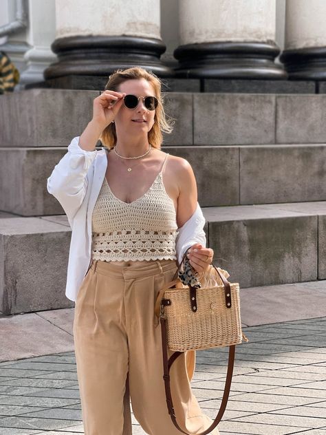 Beige Crochet Top Outfit, Knit Top Outfit Summer, Sophisticated Crochet, Crochet Top Outfit Summer, Knitted Top Outfit, Tops Fall Outfits, Woolen Sweater, Top Summer Outfits, Crochet Top Outfit