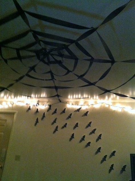 Halloween decor: -"Spiderweb" (black party streamers)  -Flying paper bats Black Streamers Halloween, Party Streamer Ideas Ceilings, Decorations With Streamers, Halloween Ceiling Decorations, School Halloween Decorations, Halloween Ceiling, Halloween Streamers, Goth Birthday, Paper Bats