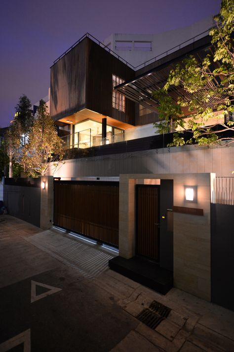 Gallery - Joly House / Stu/D/O Architects - 8 Modern Tokyo House, Korean Detached House, Small Buildings Design, Asian House Design Exterior, Korean Mansion Modern, Korean Apartment Balcony, Korea Modern House, Modern House Japanese Style, Korean House Exterior Seoul