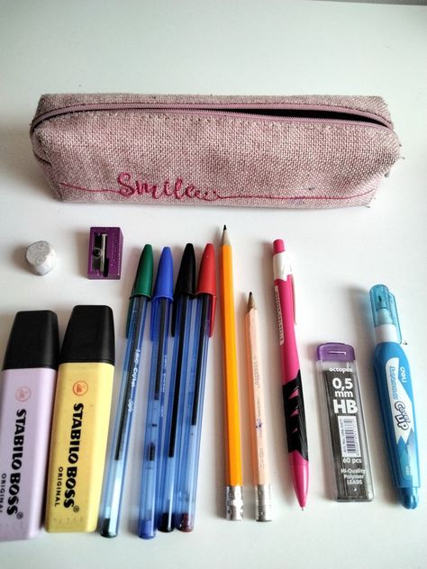 what I keep in my pencil case 💖 Organisation, Pencil Case Organization, Pencil Case Essential, In My Pencil Case, My Pencil Case, Studying Stationary, Girl School Supplies, Attitude Bio For Instagram, School Suplies