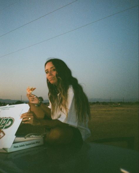 JUSTINISJOY on IG: shooting point-and-shoot 35mm film photography. pizza and sunsets in the desert. this was made on kodak portra 400. #filmphotography #goodvibes #summernights #kodak #film #photography #pizza #sunsets #summer 35mm Film Photography Ideas, Color Film Photography, Candid Film Photography, Film Portraits 35mm, Film Photography 35mm Aesthetic, 35mm Film Photography Aesthetic, 35 Mm Film Photography, Kodak Funsaver, Boston Calling