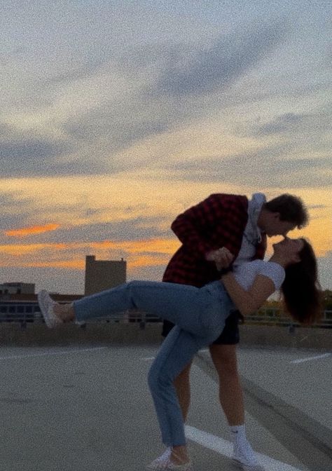 Teenage Romance, Cute Relationship Photos, Couple Picture Poses, Relationship Pictures, Cute Couples Photos, Relationship Goals Pictures, Couples Poses For Pictures, Photo Couple, Jolie Photo