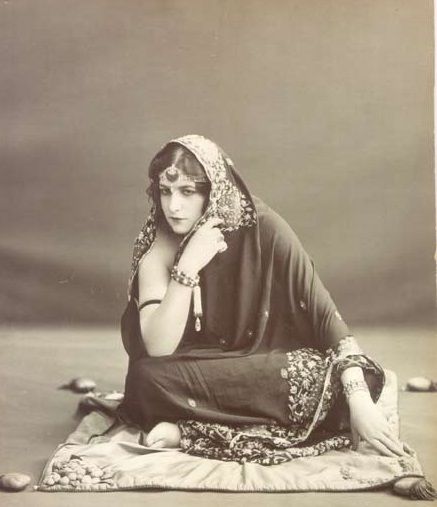 Indian princesses Vintage Indian Fashion, Royal Indian, Indian Princess, Indian Family, Vintage India, History Of India, Flamenco Dancers, Royal Princess, Indian History