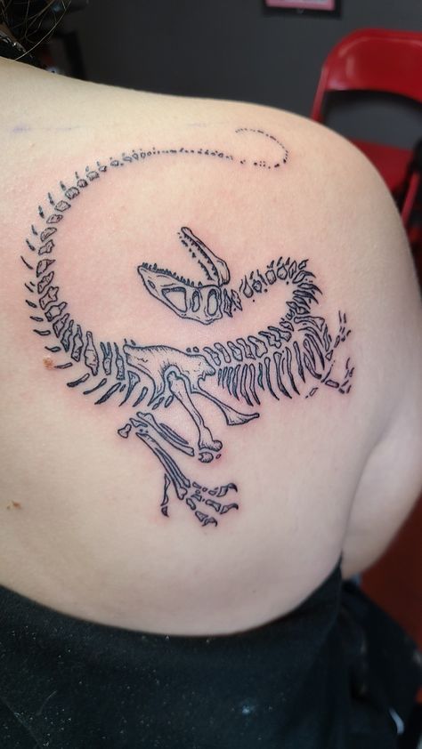 Dinosaur Hip Tattoo, Dinosaur Tattoo Aesthetic, Raptor Skeleton Tattoo, Traditional Dinosaur Skull Tattoo, Dino Fossil Tattoo, Poe Tattoos For Women, Dino Bones Tattoo, Animal Skull Knee Tattoo, Fossil Tattoo Dinosaur