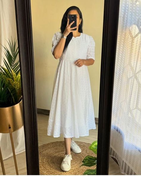 ₹720  Beautiful hakoba concept rare black white colour with half lining expect hands feeding and non feeding people also can wear maternity friendly   *Yoke center zip is openable so its feeding*  Size:M/38, L/40, xl/42 xxl 44    *Price 720 free shipping* fh  #underbudgetdresses   _____________________________  *Note:*  ⏩ COD (Cash On Delivery) not available  ⏩ To Book/Order on Whatsapp, Please Click here https://wa.link/tjwvjz   ⏩ Ping On Whatsapp +919468590026  ⏩ Visit www.arhams.in Or www... Frocks And Gowns, Trendy Dresses Summer, Designer Salwar Kameez, Party Wear Dress, Cotton Gowns, Designer Salwar, Cotton Kurti, Salwar Kameez Designs, Fashion Sewing Pattern