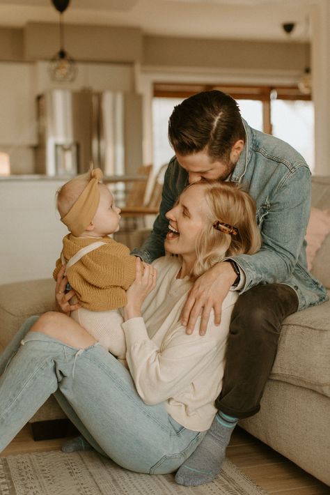 Indoor Fall Family Photoshoot, Indoors Family Photoshoot, In Home 6 Month Session, Family Picture At Home, Family Photo In Home, Family Picture Indoor, Indoor Family Session Lifestyle Photography, Family Picture Poses Indoor, Indoor Family Poses