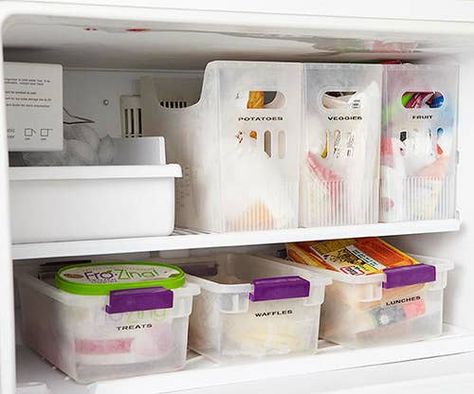 29 Things You Can Do Right Now To Get Your Kitchen Organized Small Kitchen Diy, Organiser Cucina, Diy Organizer, Freezer Organization, Freezer Storage, Kitchen Organization Diy, Refrigerator Organization, Dollar Store Organizing, Fridge Organization