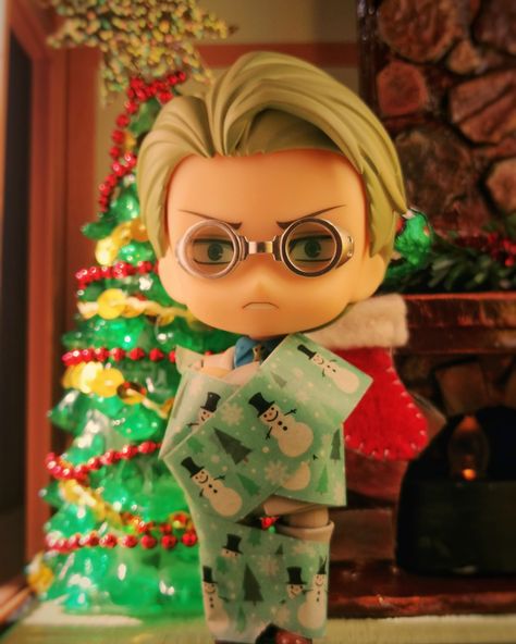 Nanami Kento Nendoroid Nanami Christmas Pfp, Nanami Christmas, Nanami Nendoroid, Kento Nanami Icon, Nanami Kento Icon, Nanami Icon, Shark Clothes, Kento Nanami, Christmas Suit