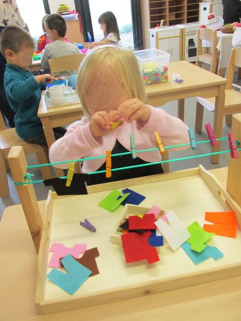 Montessori Toddler, Finger Gym, Maluchy Montessori, Funky Fingers, Preschool Fine Motor, Montessori Ideas, Aktivitas Montessori, Motor Skills Activities, Fine Motor Skills Activities