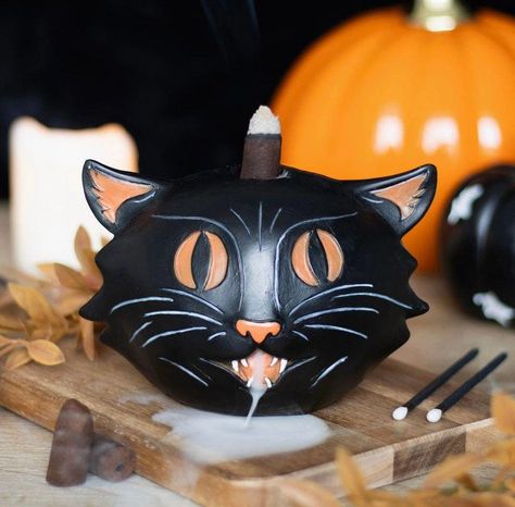 Add an eerie charm to Halloween decor with this spooky black cat-shaped backflow incense burner. Inspired by the vintage Halloween black cat, this burner is a stylish accessory perfect for infusing the home with haunting fragrances. Place a smouldering backflow incense cone on the top of the burner and watch as smoke curls down through the cat's mouth. Vintage Halloween Black Cat, Spooky Black, Backflow Incense Burner, Incense Cone, Backflow Incense, Best Lunch Bags, Halloween Black Cat, Candle Cup, Incense Holders