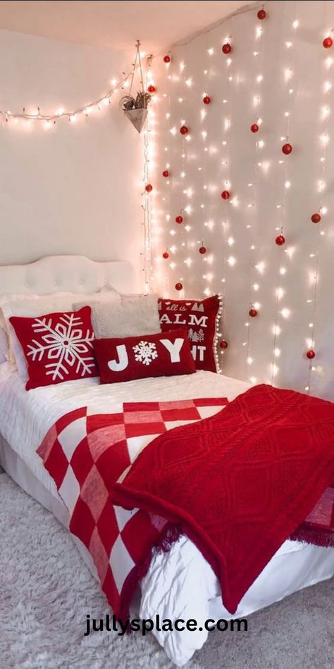 Dorm room Christmas Decor Christmas Room Inspiration, Dorm Room Christmas Decorations, Holiday Bedroom Decor, Christmas Dorm, Holiday Room Decor, Holiday Bedroom, Decoration Ideas Home, Winter Bedroom, Cozy Christmas Decor