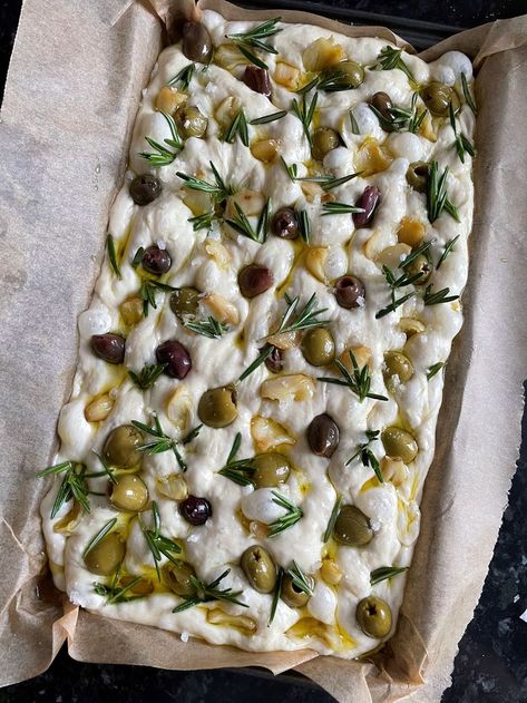 Focaccia Topping, Focaccia Sourdough, Foccacia Recipe, Foccacia Bread, Bread Toppings, Focaccia Bread Recipe, Olive Bread, Focaccia Recipe, Sour Dough