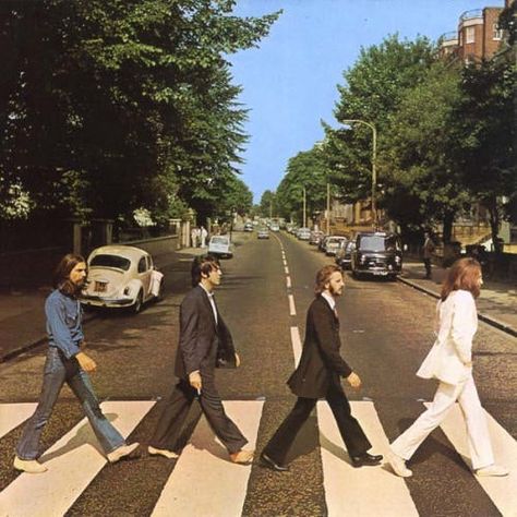 Famous Album Covers, Cool Album Covers, Beatles Abbey Road, Popular Photography, British Invasion, Classic Songs, Music Album Cover, Abbey Road, Best Albums